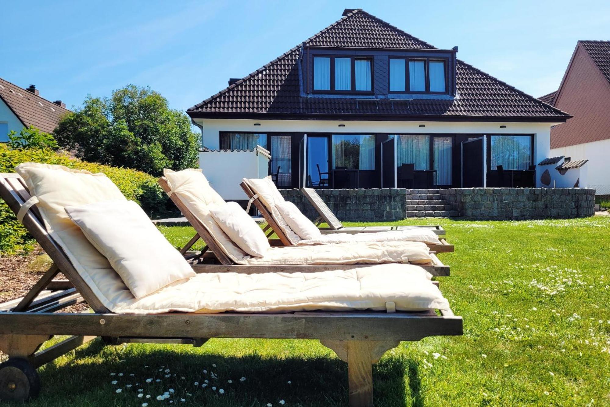 Nur 7 Gehminuten Zum Strand, Sehr Hochwertige Ferienwohnung Mit Terrasse In Ruhiger Lage, Inklusive Parkplatz Und Fahrradunterstellplatz Laesst Keine Wuensche Offen Scharbeutz Luaran gambar